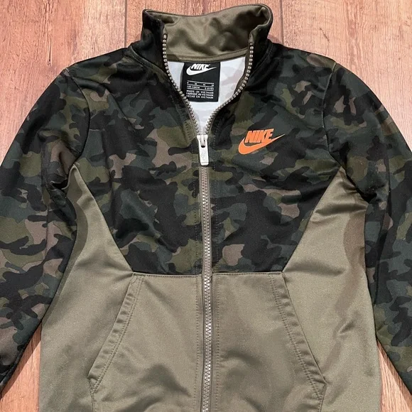 Nike Boys Camo Zip Up Jacket, size 6 - Picture 2 of 6